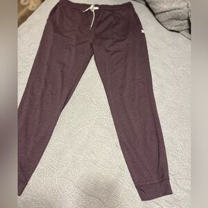 Vuori elderberry discontinued color size large, like new. No signs of wear